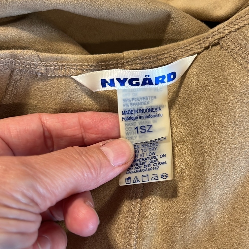 Nygard fringed faux suede shawl.Size- 1 SZ.Preowned, good condition, camel color - Picture 7 of 10